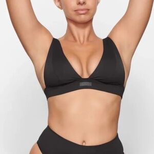 NWT Skims Recycled Swim Plunge Bikini Top Onyx Size Medium